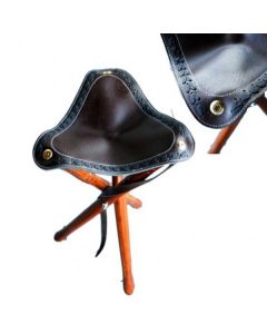 Stoel 3-poot hout met design leer 80cm pootlengte met schouderriem